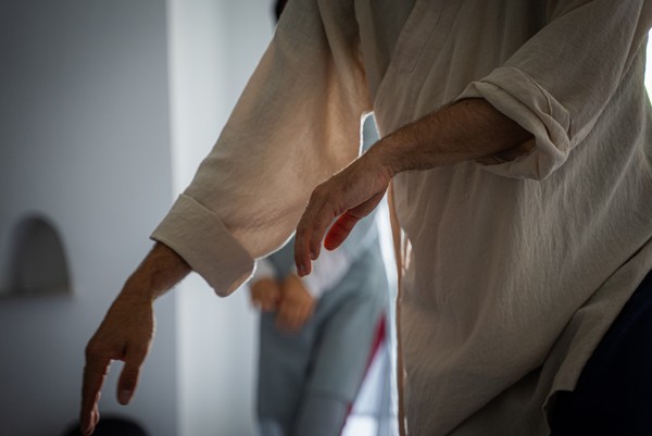 Zwei Hände in entspannter Haltung