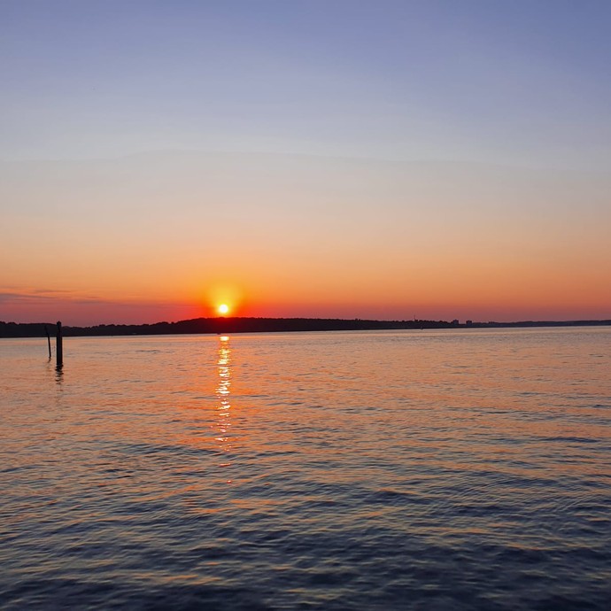 Sonnenuntergang über dem Meer (vergrößerte Bildansicht wird geöffnet)
