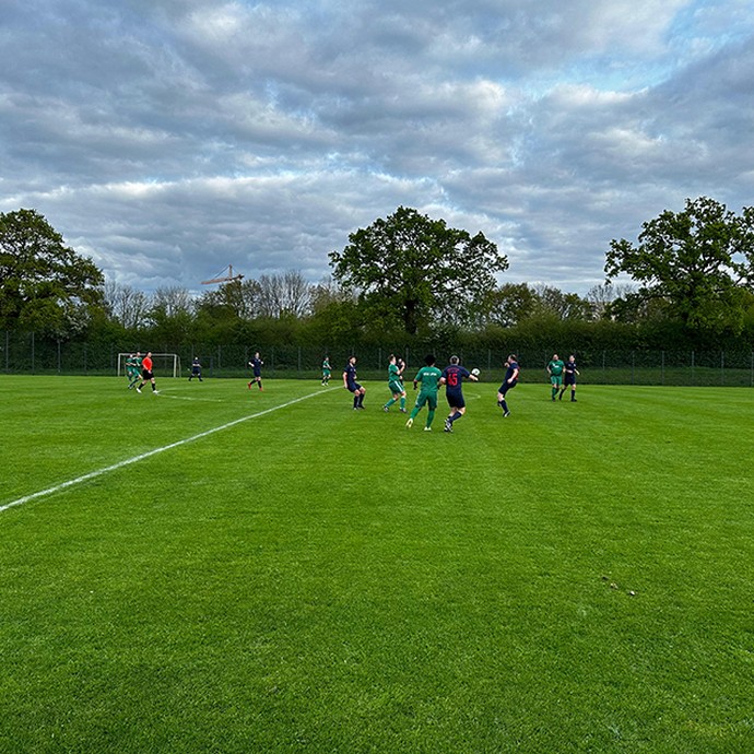 Fußball-Spielszene (vergrößerte Bildansicht wird geöffnet)
